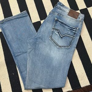 MoonShine by Brad Paisley
Slim Straight
Light Wash
Size 36x34